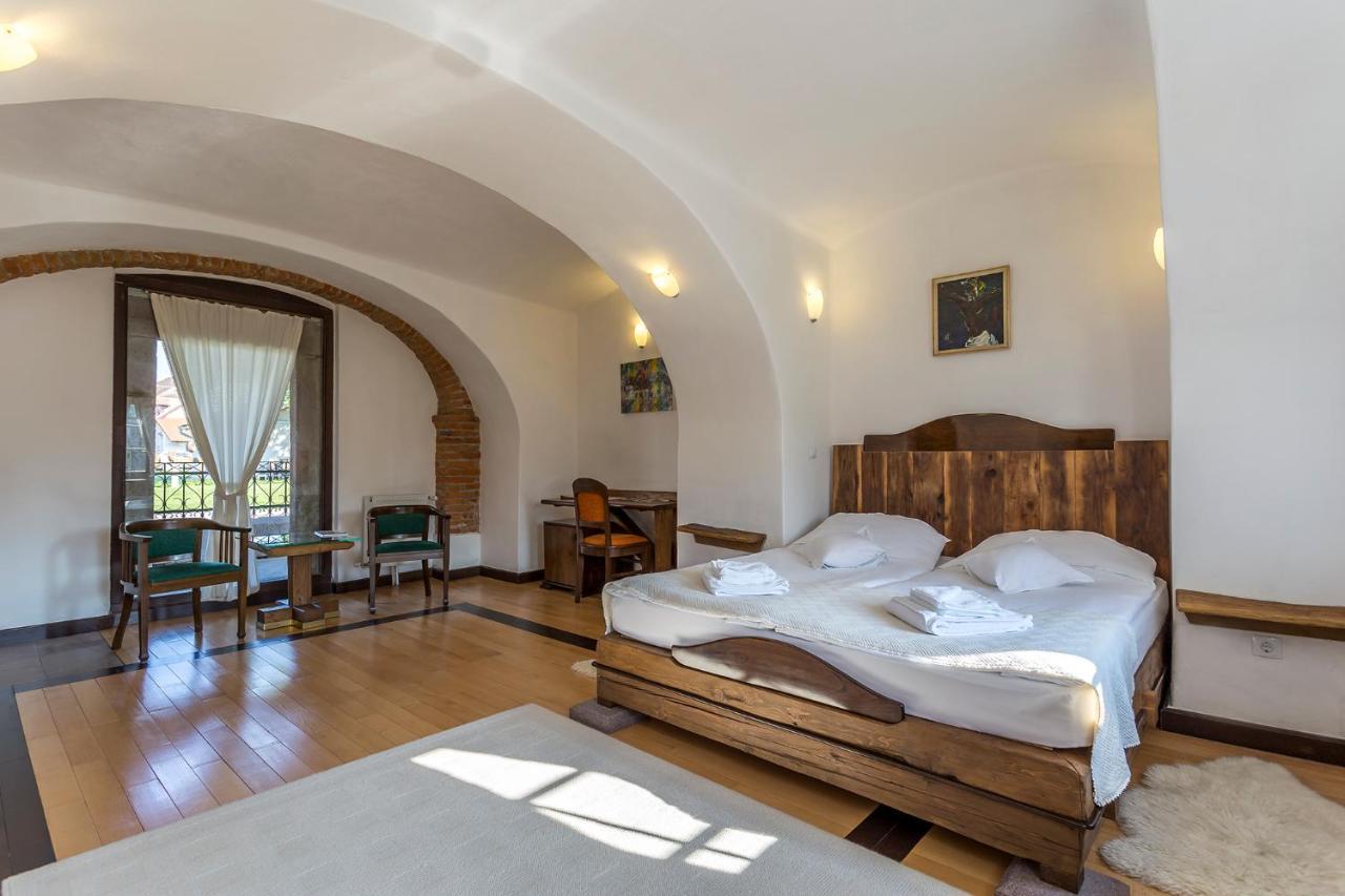 Castle Hotel Daniel Baraolt Extérieur photo