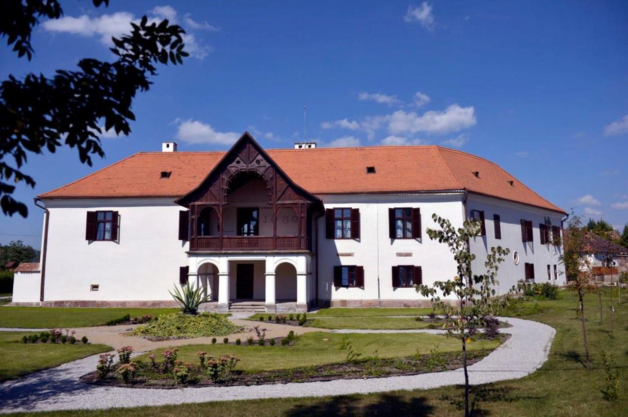 Castle Hotel Daniel Baraolt Extérieur photo