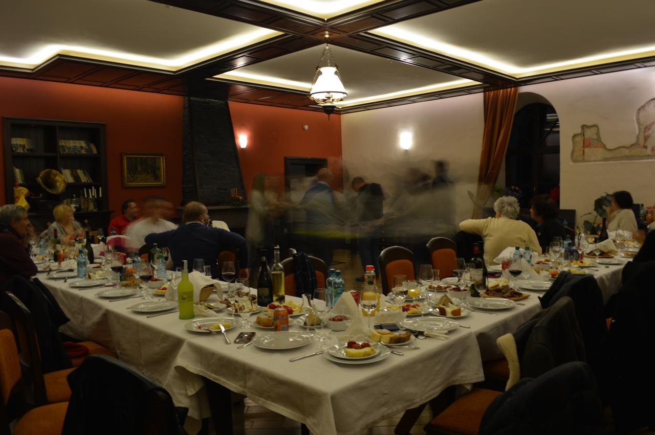 Castle Hotel Daniel Baraolt Extérieur photo