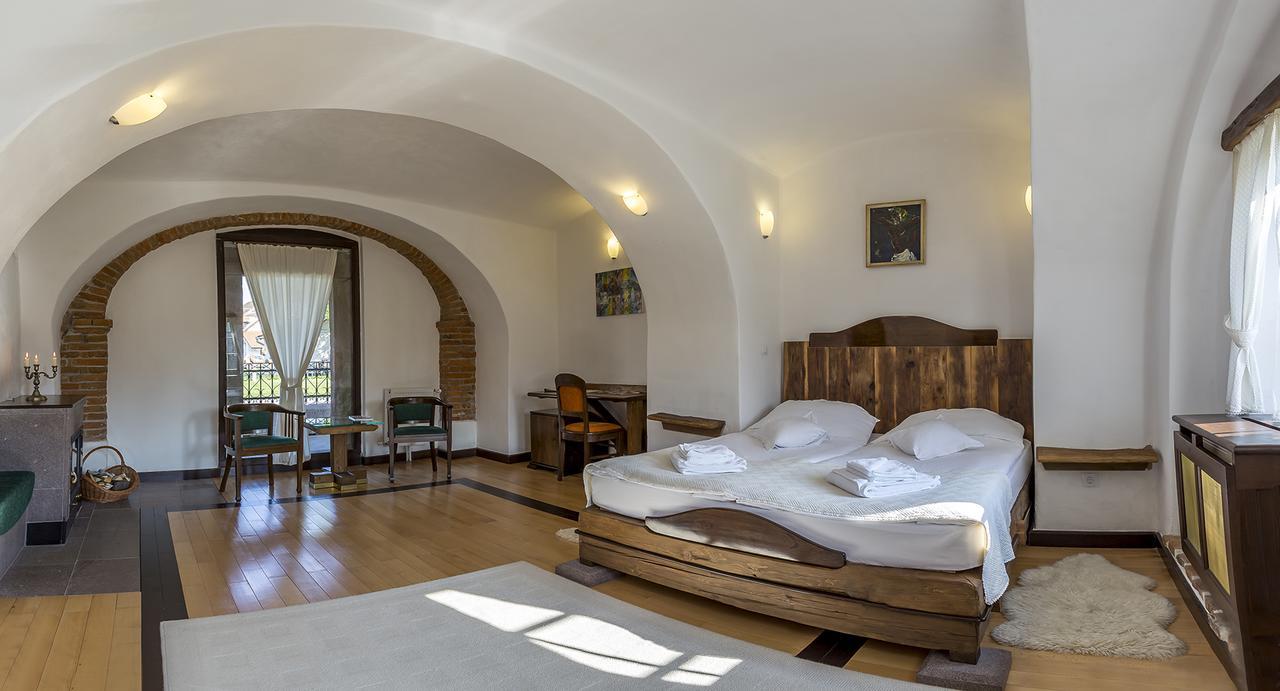 Castle Hotel Daniel Baraolt Extérieur photo