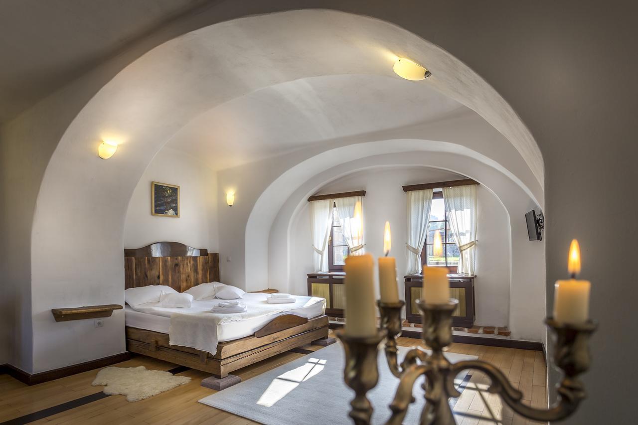 Castle Hotel Daniel Baraolt Extérieur photo