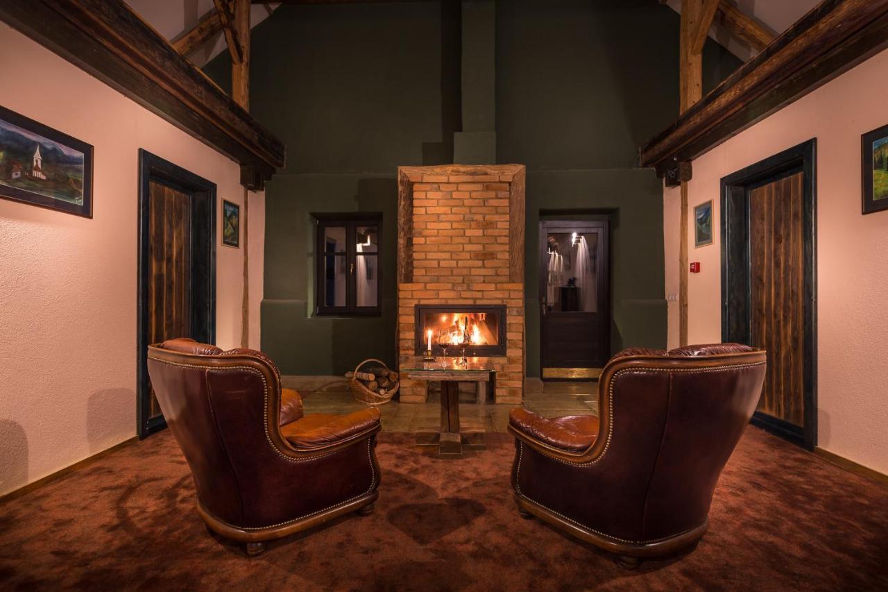 Castle Hotel Daniel Baraolt Extérieur photo