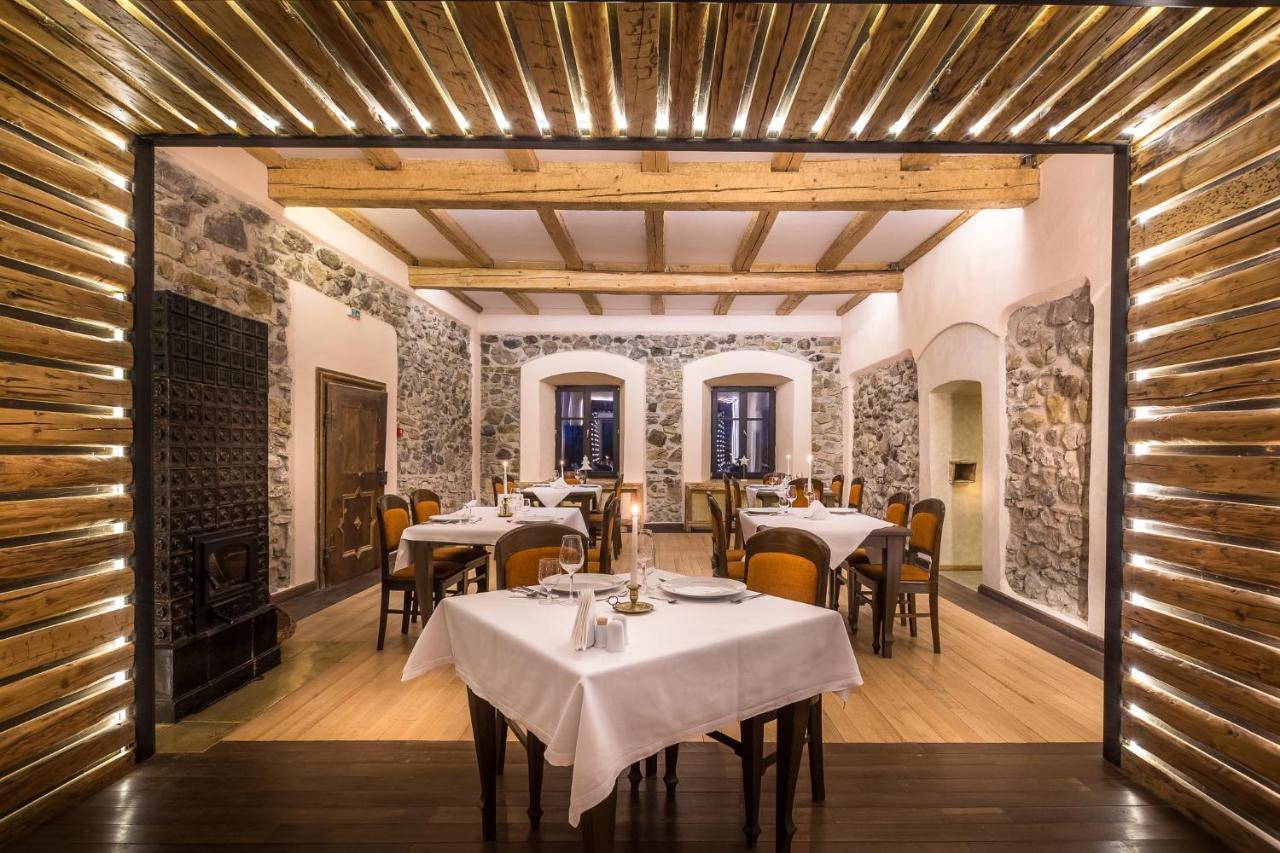 Castle Hotel Daniel Baraolt Extérieur photo