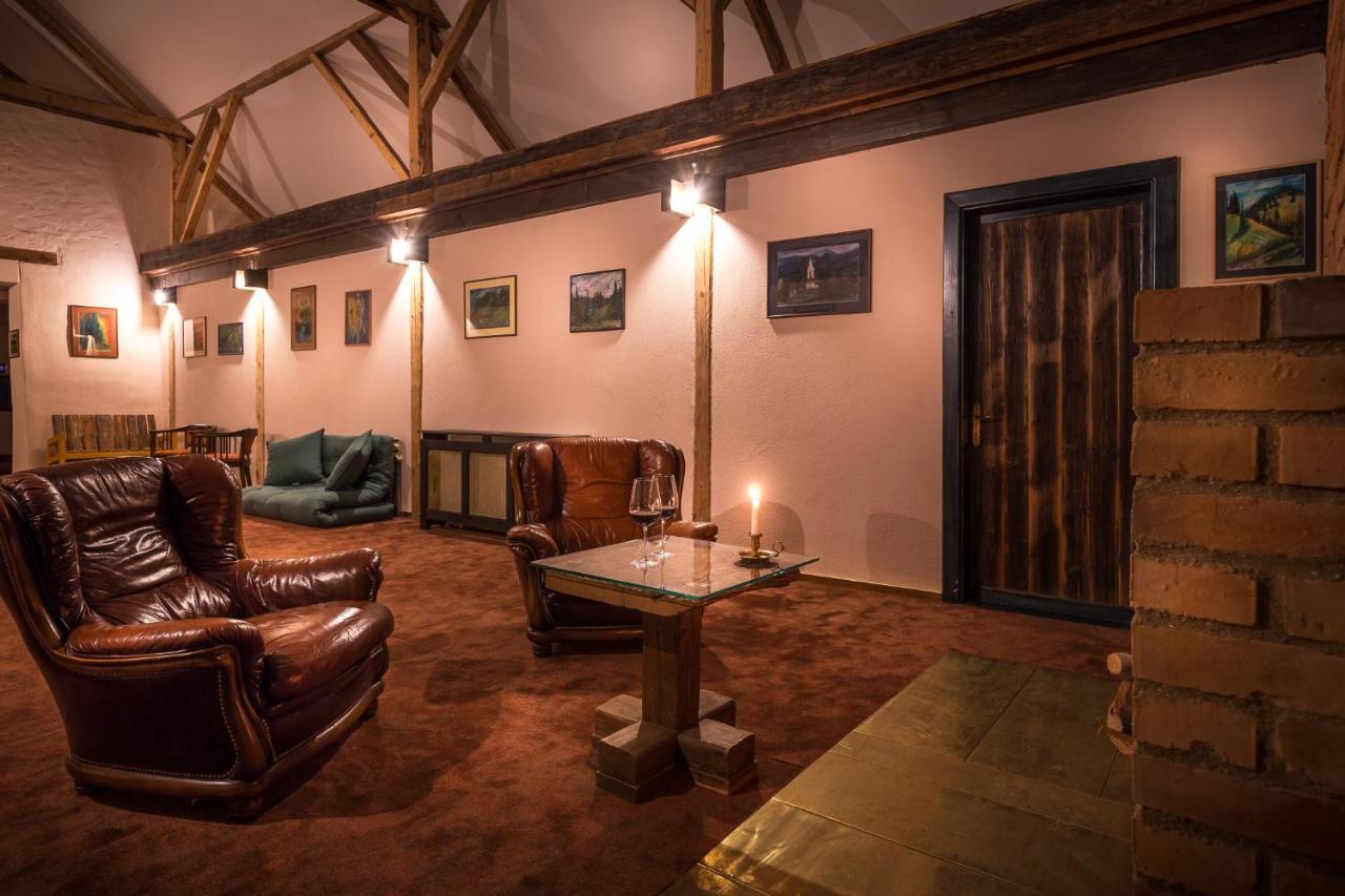 Castle Hotel Daniel Baraolt Extérieur photo